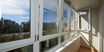 Теплое остекление балкона, профиль Rehau 5ти кам + подоконник.