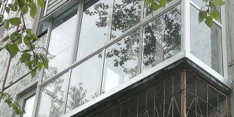 Замена балконного блока «чебурашка», остекление балкона «от пола до потолка», так называемый «аквариум».