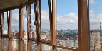 Декоративная отделка помещения. Проведение электричества. Установка панорамных окон.