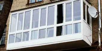 Утепление. Установка пятикамерного профиля, марка REHAU (Германия), стеклопакет 40 мм. Длина лоджии 6,5 метров.