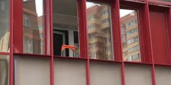 Утепление. Демонтаж холодного профиля в теплый. Сохранены старые стекла балконных окон. Сделан частичный демонтаж, установка окон ПВХ от «пола до потолка». Внутренняя отделка и утепление. 