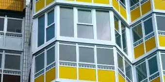 Утепление. Демонтаж балконных окон от застройщика. Установка теплых окон с пятикамерным профилем; панорамные окна с неоткрывающимися створками. 